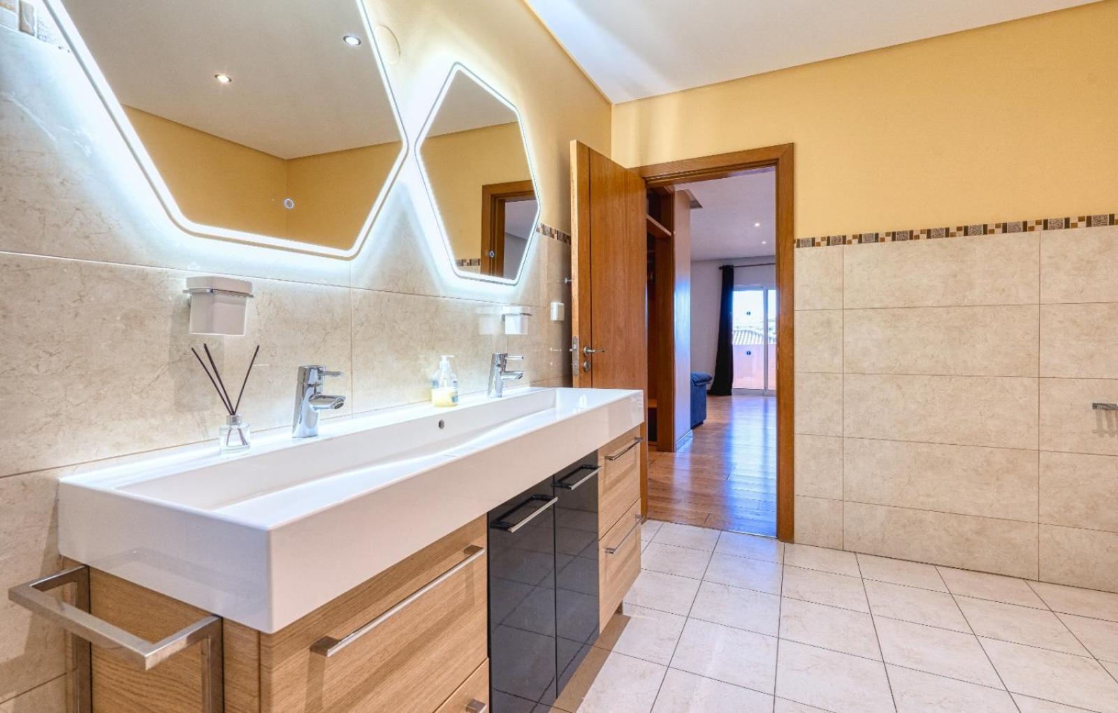 Full Private 300Sqm Villa Jacuzzi Heated Pool Ideal & Quiet Location Albufeira Buitenkant foto