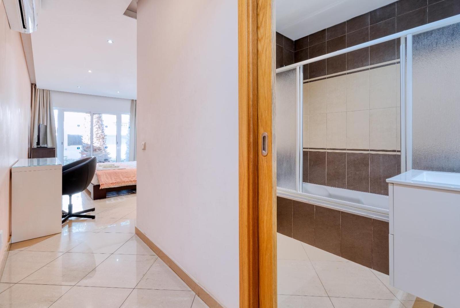 Full Private 300Sqm Villa Jacuzzi Heated Pool Ideal & Quiet Location Albufeira Buitenkant foto